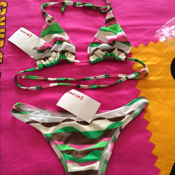 Bikini - Picture 1 of 2