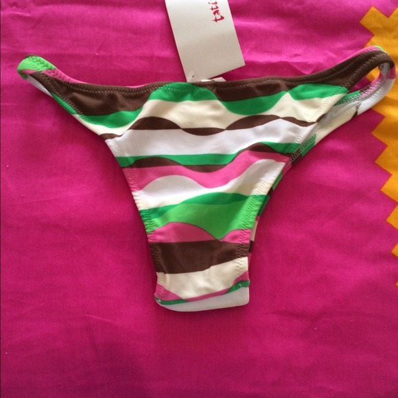 Bikini - Picture 2 of 2