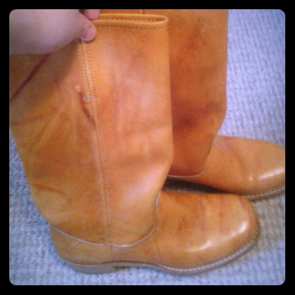 Vintage tan leather boots