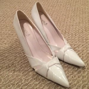 Rue 21 White Pointed Toed Heels