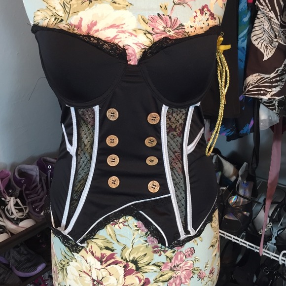 Lingerie corset with hook back