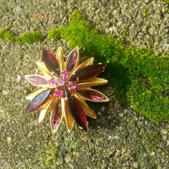 FLOWER PIN