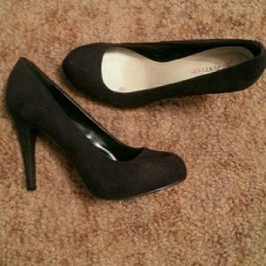 Just Fab Black Suede Pumps