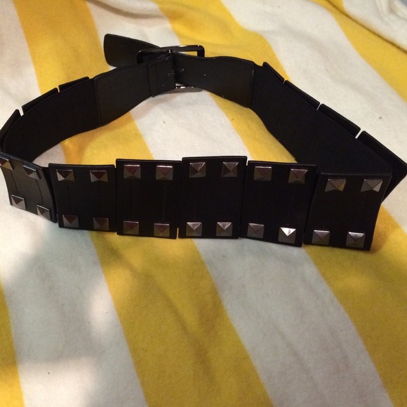 Black studded belt - Picture 2 of 2