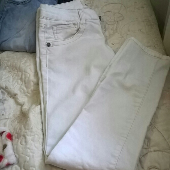 White skinny jeans