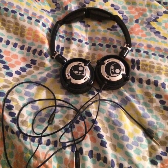Skull headphones
