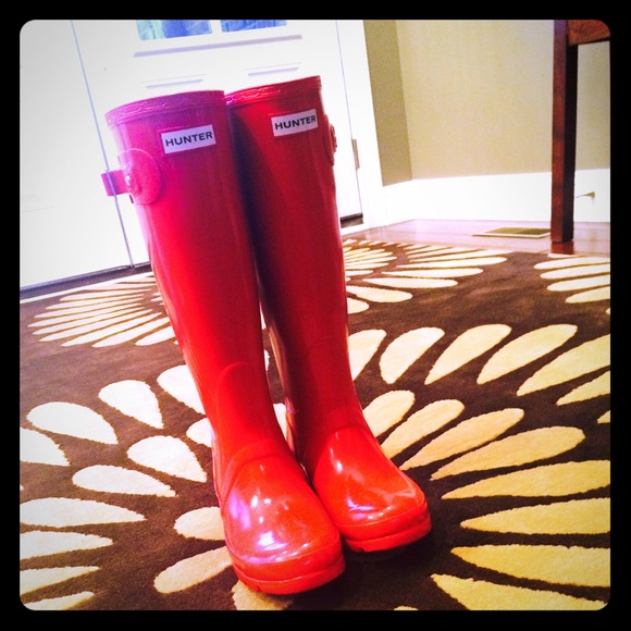 SOLD - Red gloss Hunter boots size 6