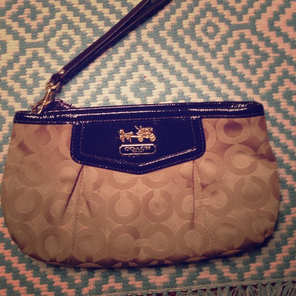 SALE: Coach wristlet. Auth.