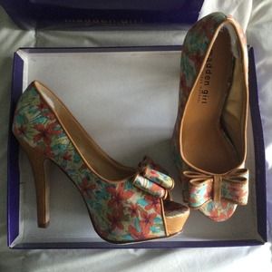 Madden Girl floral pumps