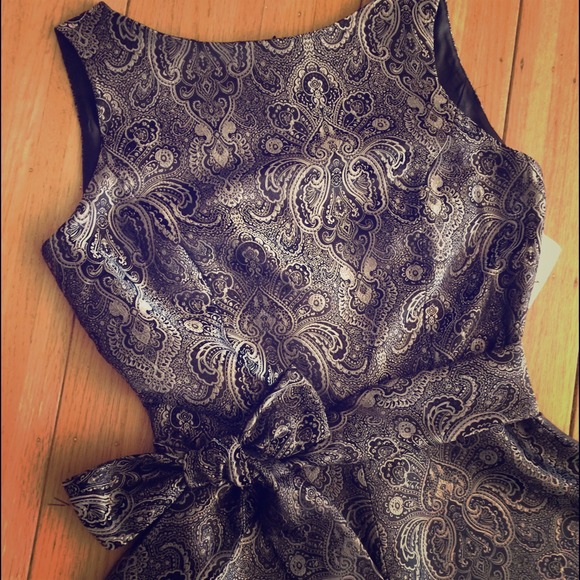 Audrey Hepburn 50's-style boat neck brocade dress