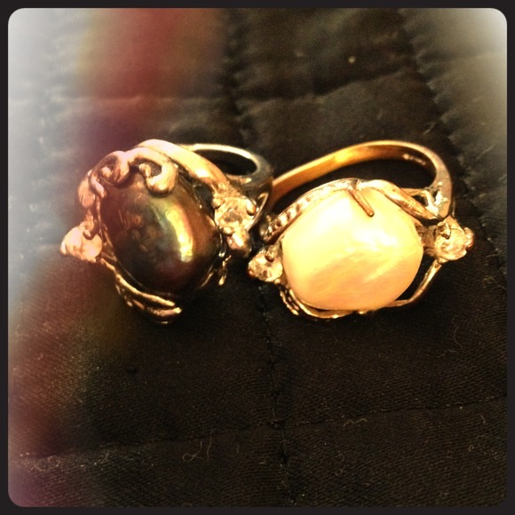 Black & White Hawaiian Pearl Rings