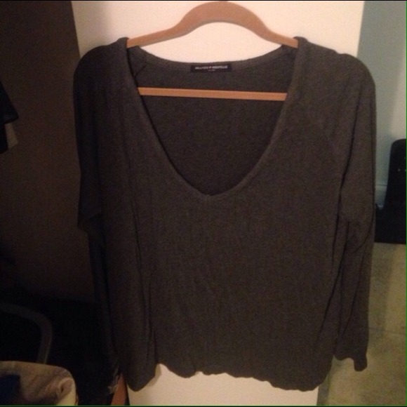 grey long sleeve sweater