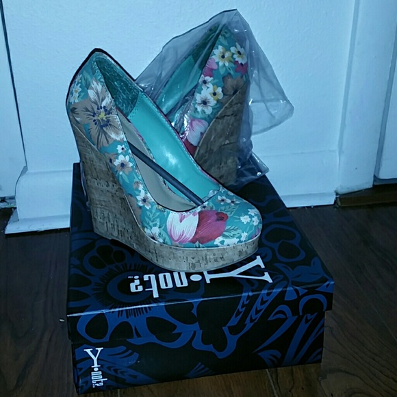 Floral wedges