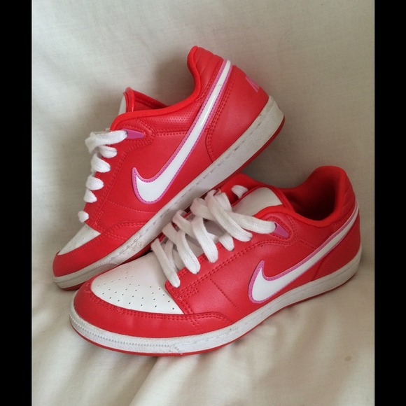 Nike Fashion Sneakers - EUC!