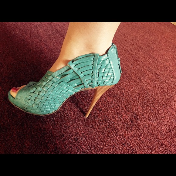 Michael Antonio turquoise heels - Picture 2 of 4