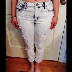 RIPPED ACID WASH DENIM