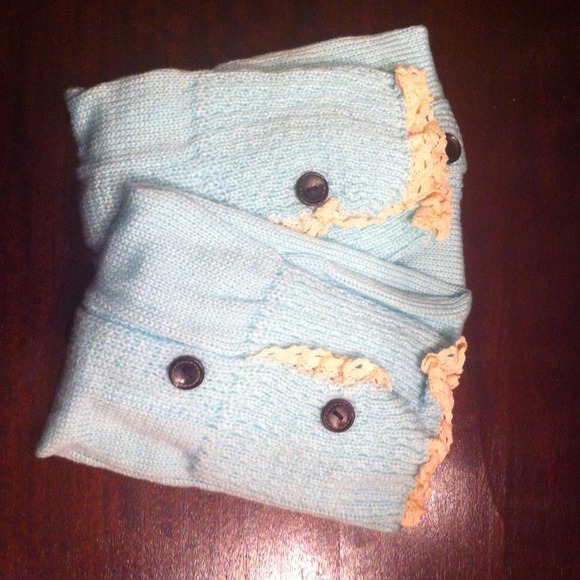 NWT Cozy Blue Button Down Lace Trim Leg Warmers - Picture 3 of 4