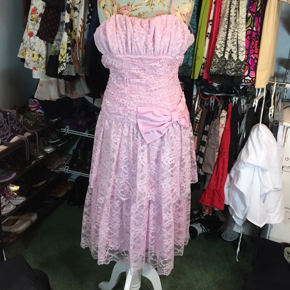 Pink lace dress with bow. Great condition. Size 5