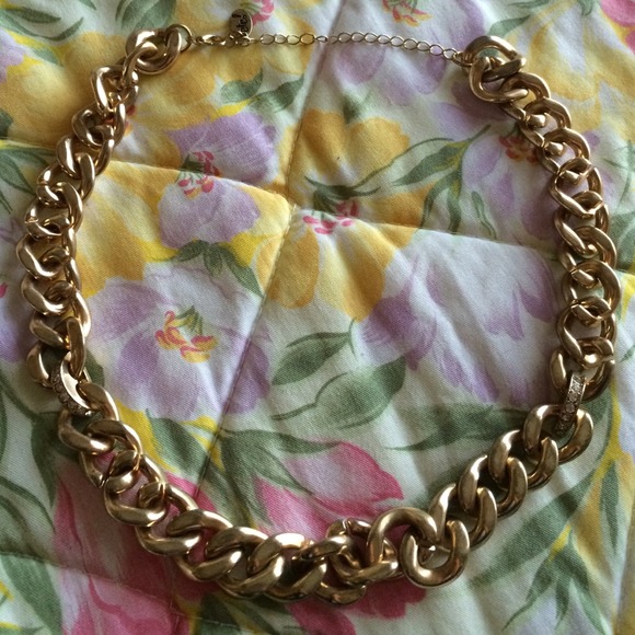 Gold chain necklace