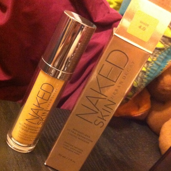 Urban Decay Naked Foundation (4.0)