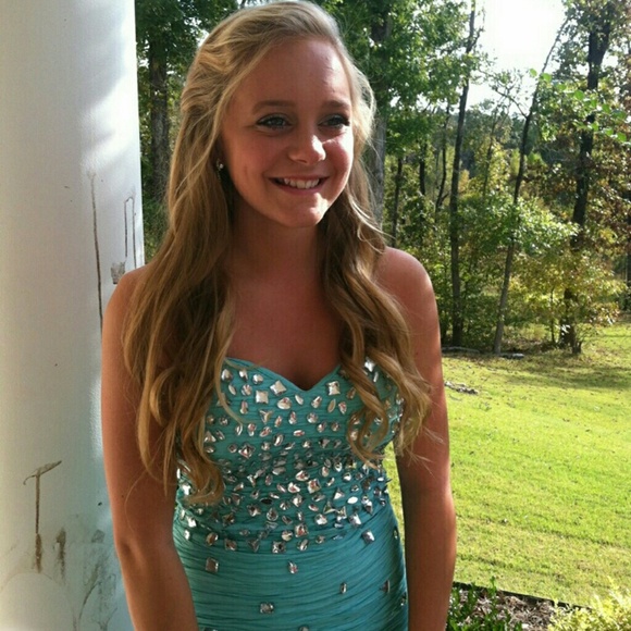 Homecoming dress - Picture 1 of 3