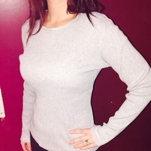 Light gray long sleeved shirt