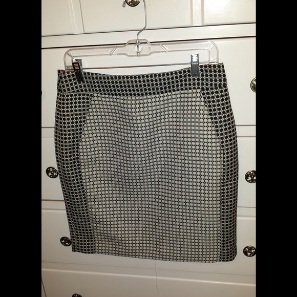 Banana Republic black and white skirt
