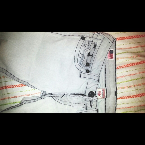 TRADED Not for sale True Religion White Jeans - Picture 1 of 4