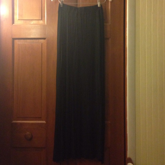 🚫Traded🚫 Brandy Melville Guilianna Skirt - Picture 4 of 4