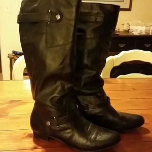 Tall black boots   *Final Markdown*
