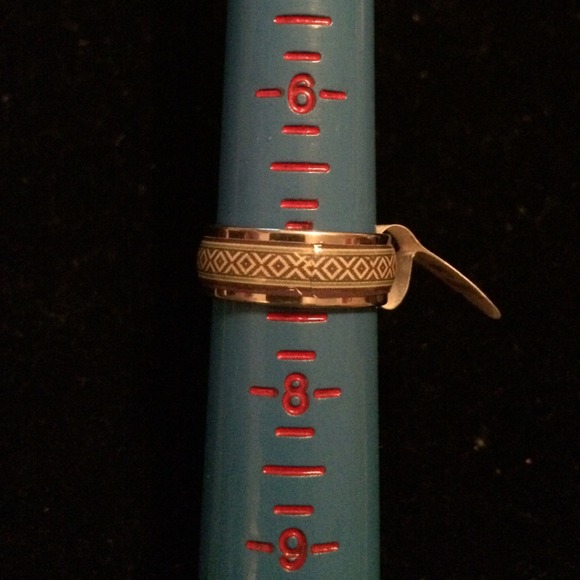 Buy 2 Get 3 FREE! Stainless Steel silver ring. NWT - Picture 2 of 2