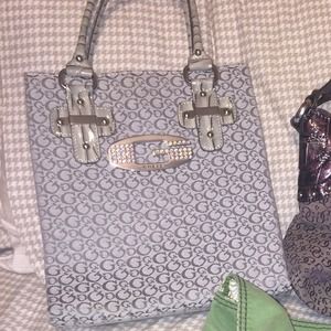 Brand new guess purse, never used.