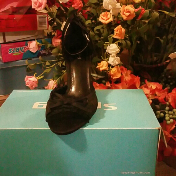 Call it Spring Shoes - Picture 2 of 3