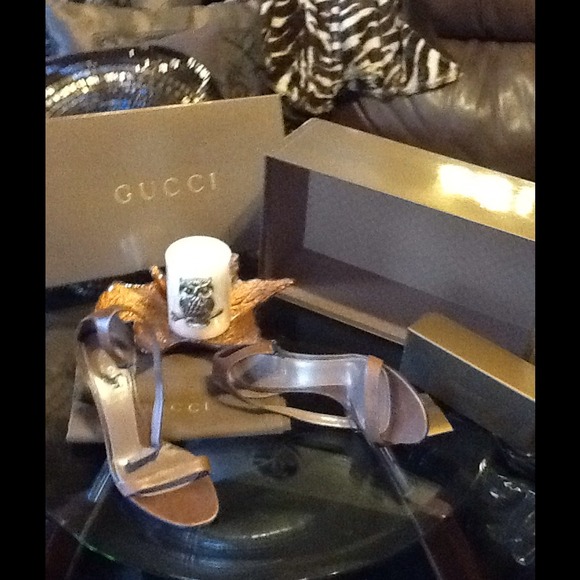 Authentic Gucci brown shoes.. never worn. 😍