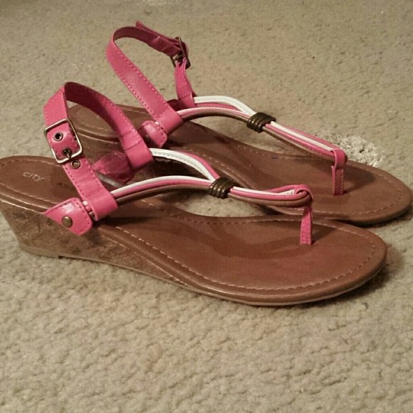 Size 9 wedge sandals
