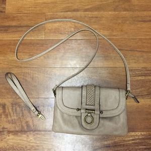 ❌SOLD IN BUNDLE❌Tan Leather Chap Purse