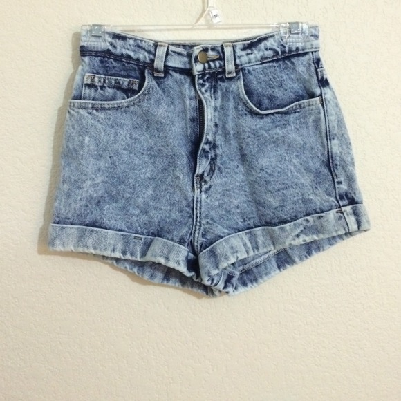 //traded//high waisted AA acid wash shorts