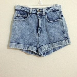 //traded//high waisted AA acid wash shorts