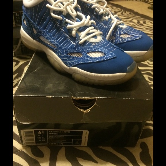 Authentic jordan retro 11