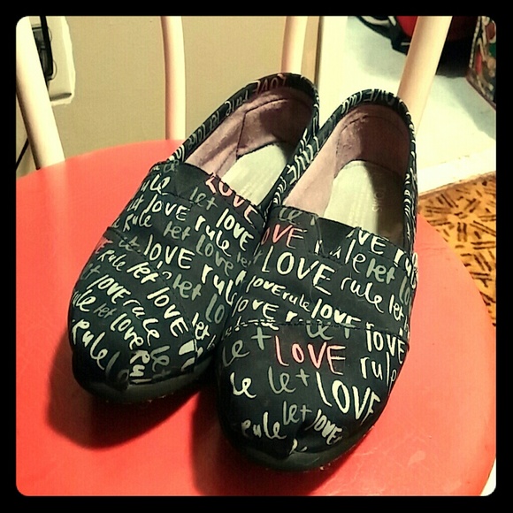 Super cute 'Let Love Rule' pair of Toms!