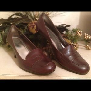 Style & Co size 8M brown leather upper dress shoe