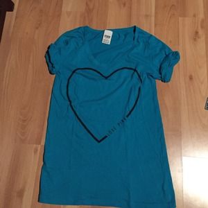 Pink shirt with heart teal