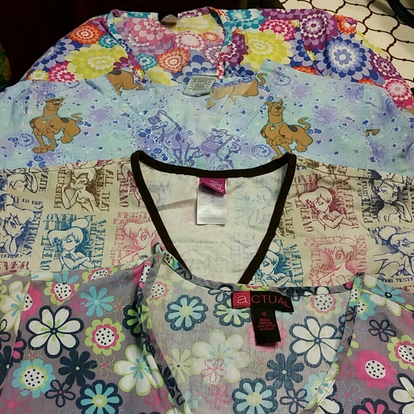 Medium Scrub Tops 4 for $12