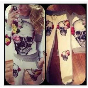 Juniors size M skull outfit NWT