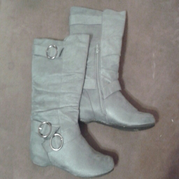 Grey boots