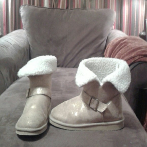 Tan sparkling boots