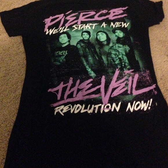 Pierce The Veil band T (small)