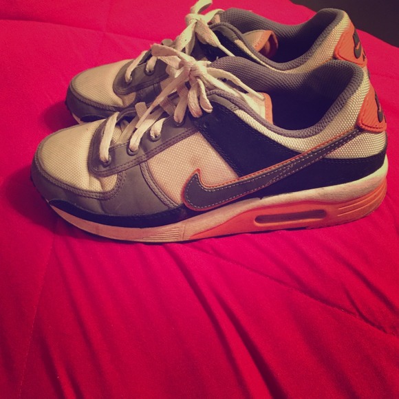 Women's Nike air max shoe