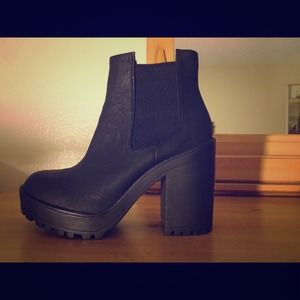 Divided by H&M boots never worn!!! Women's size 7