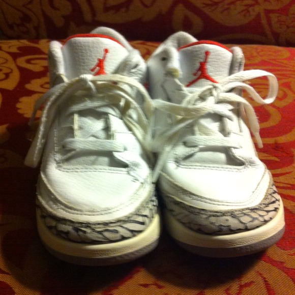 Kid retro Jordan's 3's